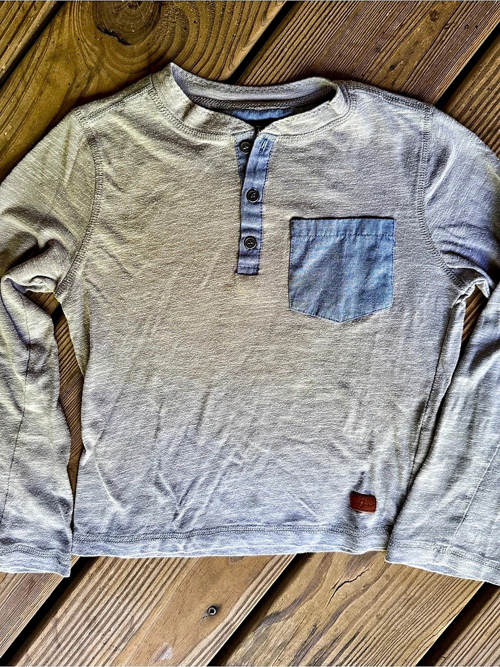 7 For All Mankind Boys Henley Shirt Size 5 Grey Chambray Pocket Long Sleeve Fall